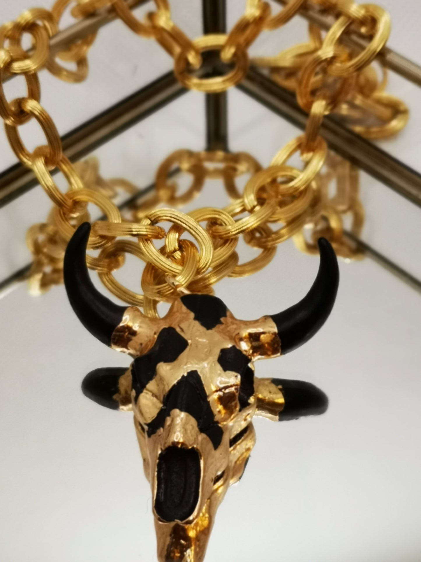 Bull chain black & gold